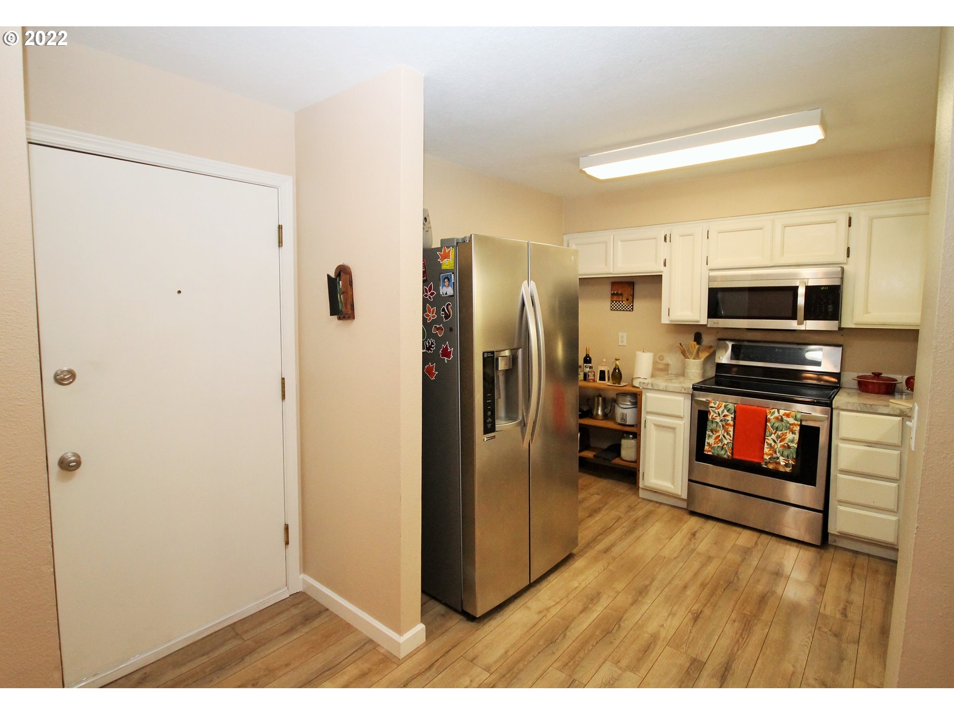 8720 Southwest Tualatin Road, Unit 107 Tualatin, OR 97062 - Photo 3 of 30 a kitchen with stainless steel appliances a refrigerator and a stove