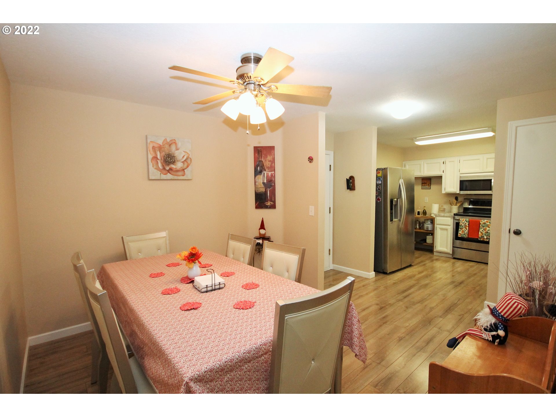 8720 Southwest Tualatin Road, Unit 107 Tualatin, OR 97062 - Photo 7 of 30 a view of a dining room with furniture and a chandelier fan