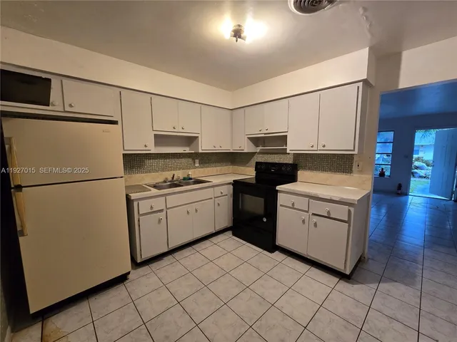 $1,800 | 4211 Northwest 39th Avenue, Unit 4211, Lauderdale Lakes, FL 33309