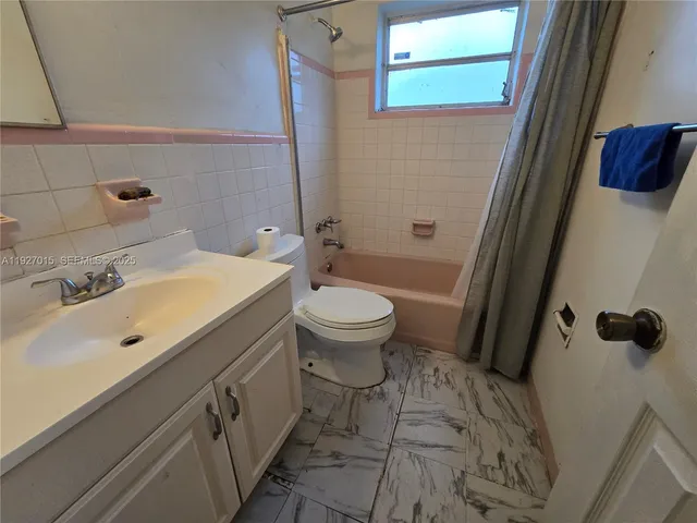 $1,800 | 4211 Northwest 39th Avenue, Unit 4211, Lauderdale Lakes, FL 33309