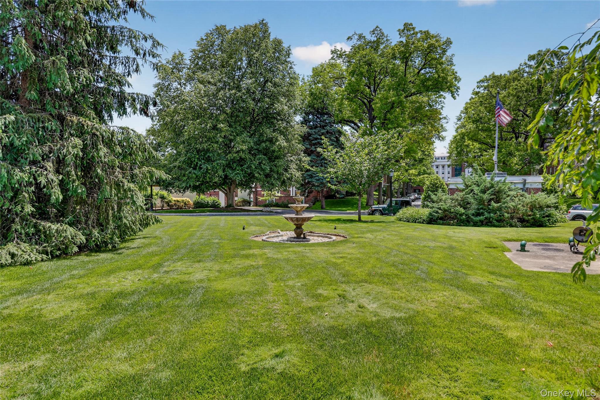 10 Brooklands, Unit 5H Bronxville, NY 10708 - Photo 30 of 33 Beautiful Grounds