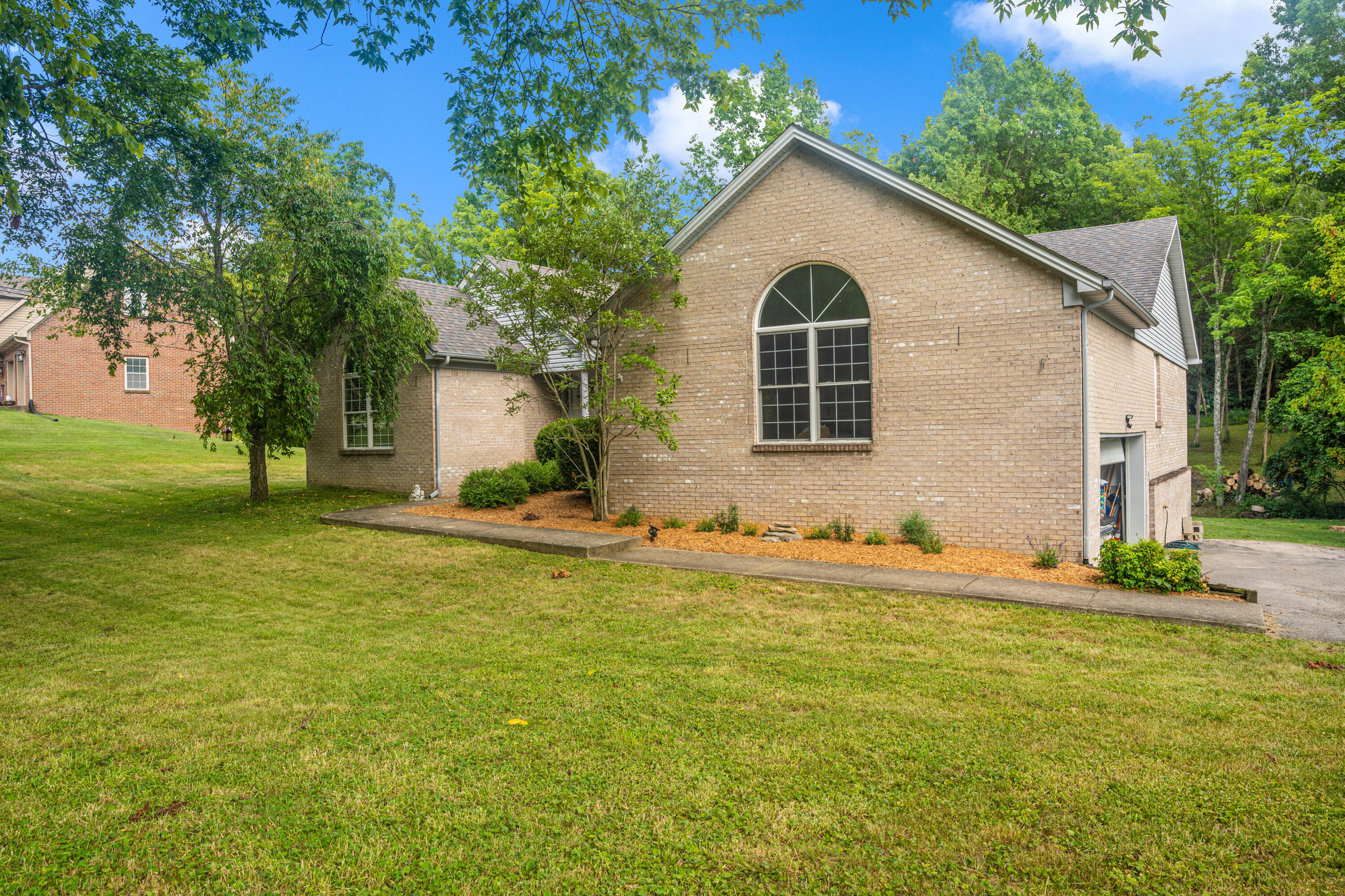 1121 Wood Cliff Road Frankfort, KY 40601 - Photo 1 of 36 DSC03300