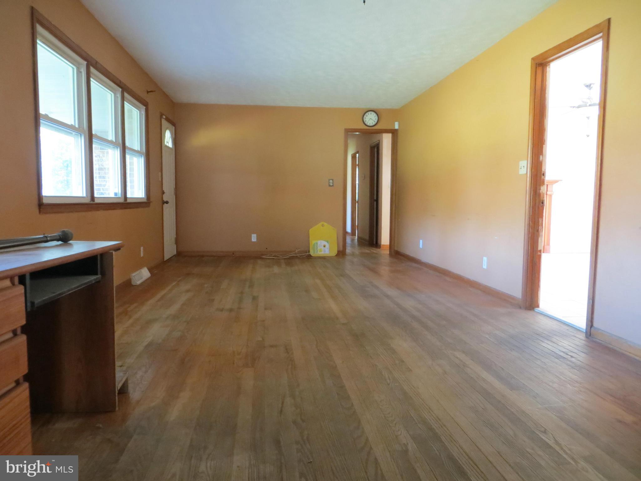 30083 Rows Mill Road Rhoadesville, VA 22542 - Photo 13 of 30 Living Room