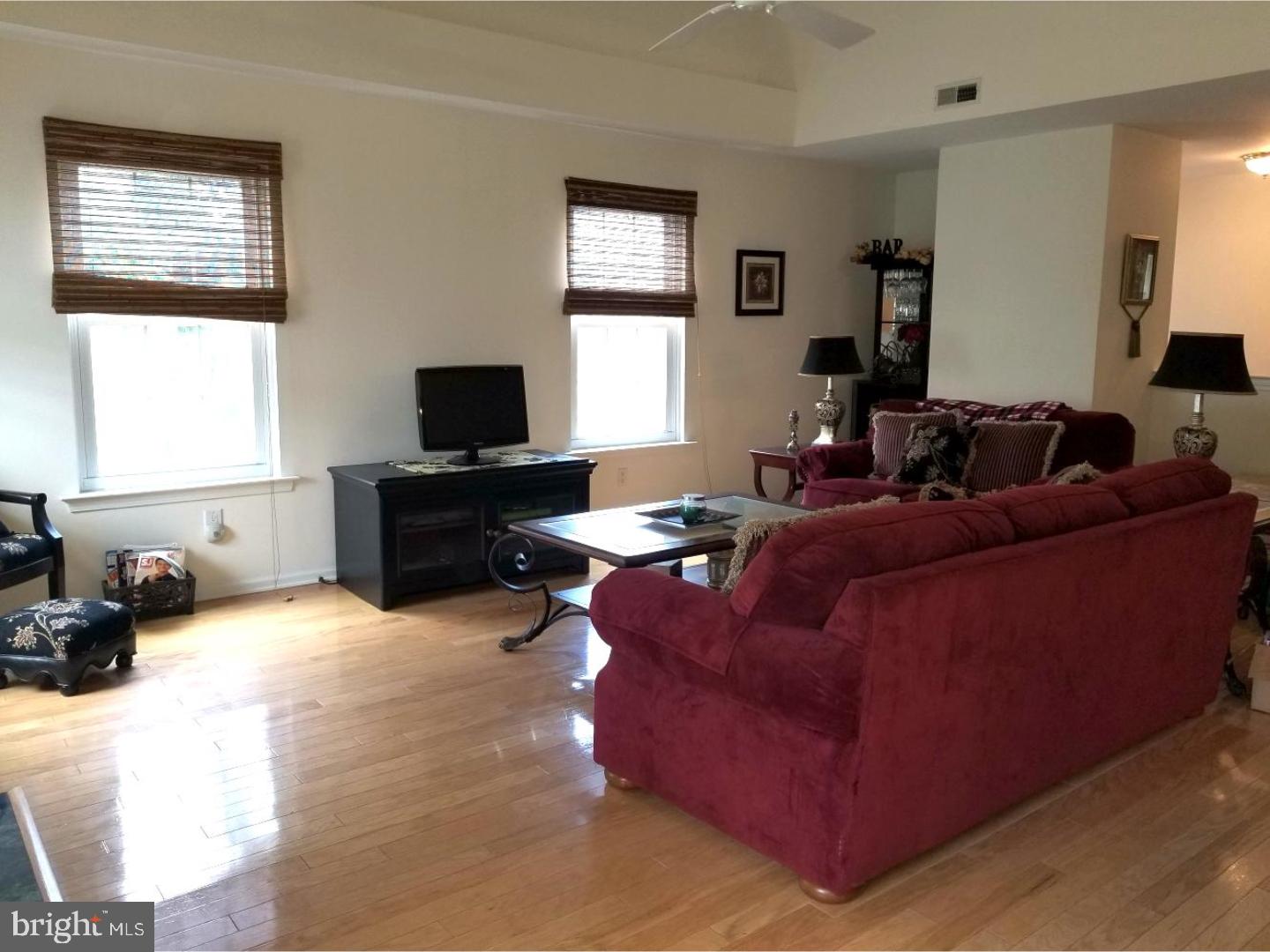 33 Pizzullo Road Hamilton, NJ 08690 - Photo 4 of 25 Living Room