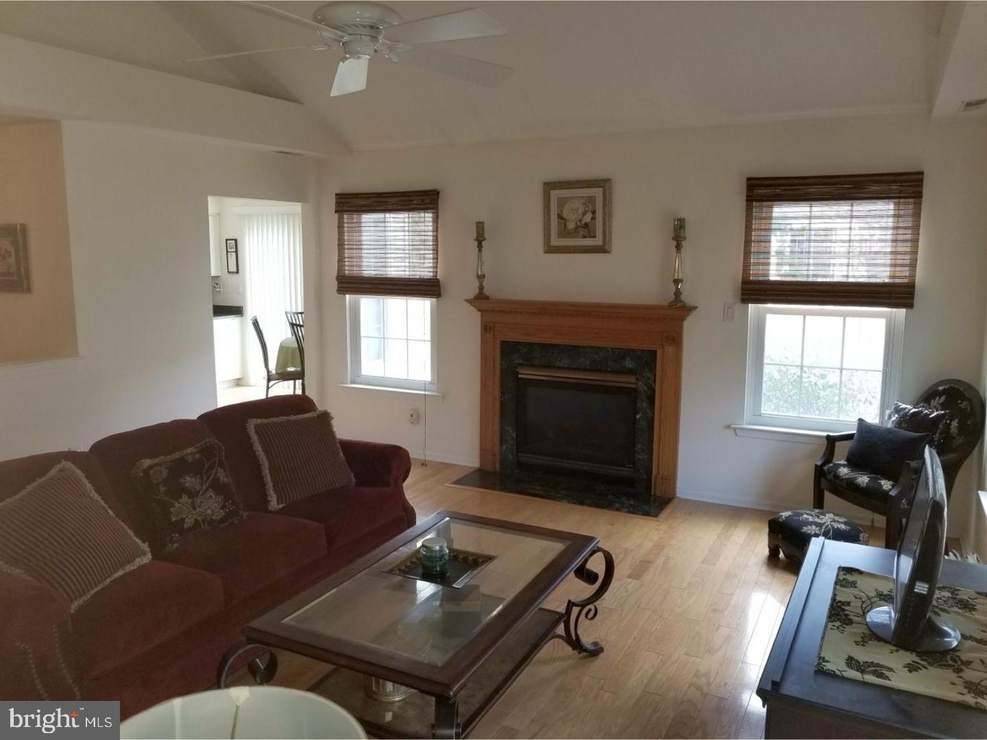 33 Pizzullo Road Hamilton, NJ 08690 - Photo 5 of 25 Living Room