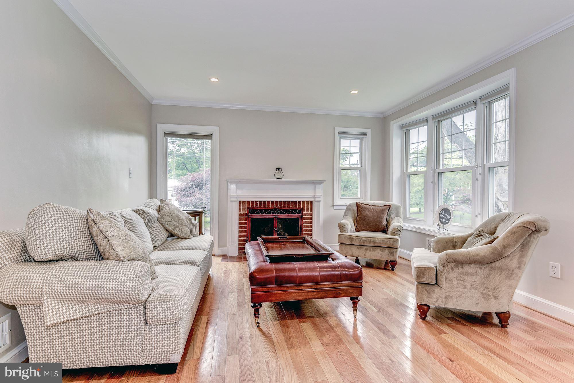 1018 Strout Street Silver Spring, MD 20901 - Photo 2 of 22 Living Room
