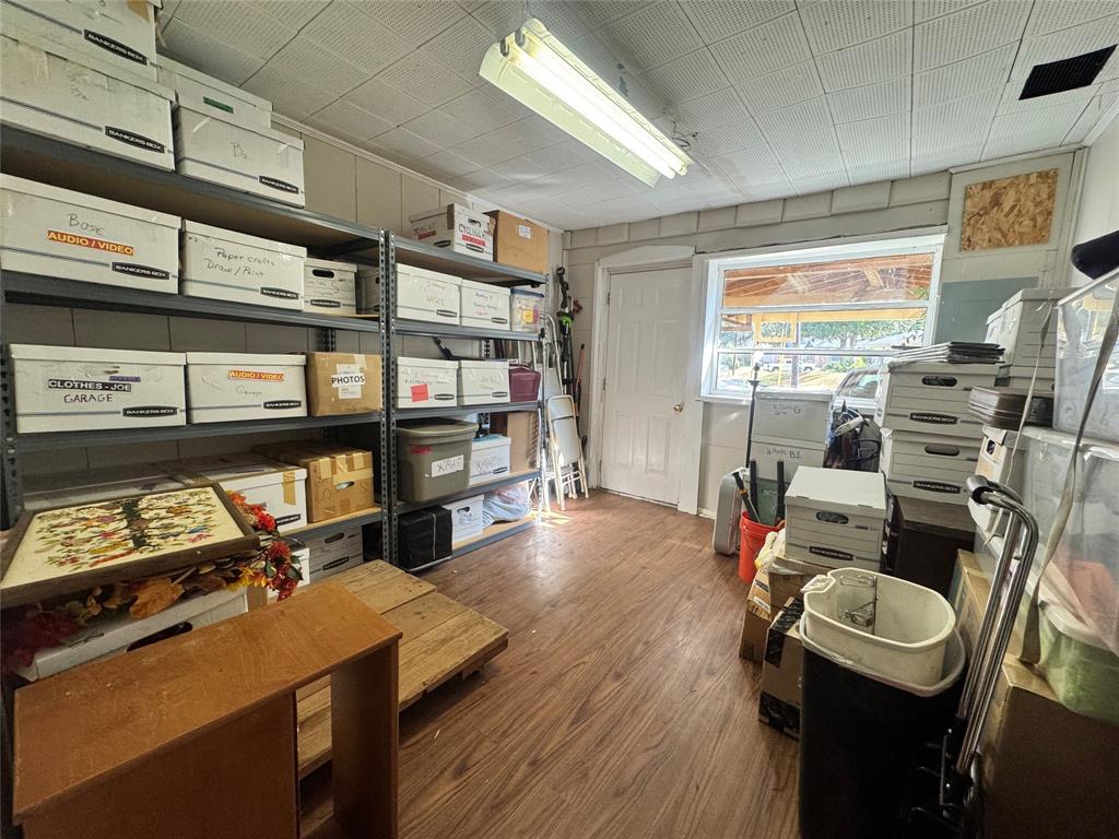 2605 West Azalea Drive Tyler, TX 75701 - Photo 24 of 25 a living room with furniture and a flat screen tv