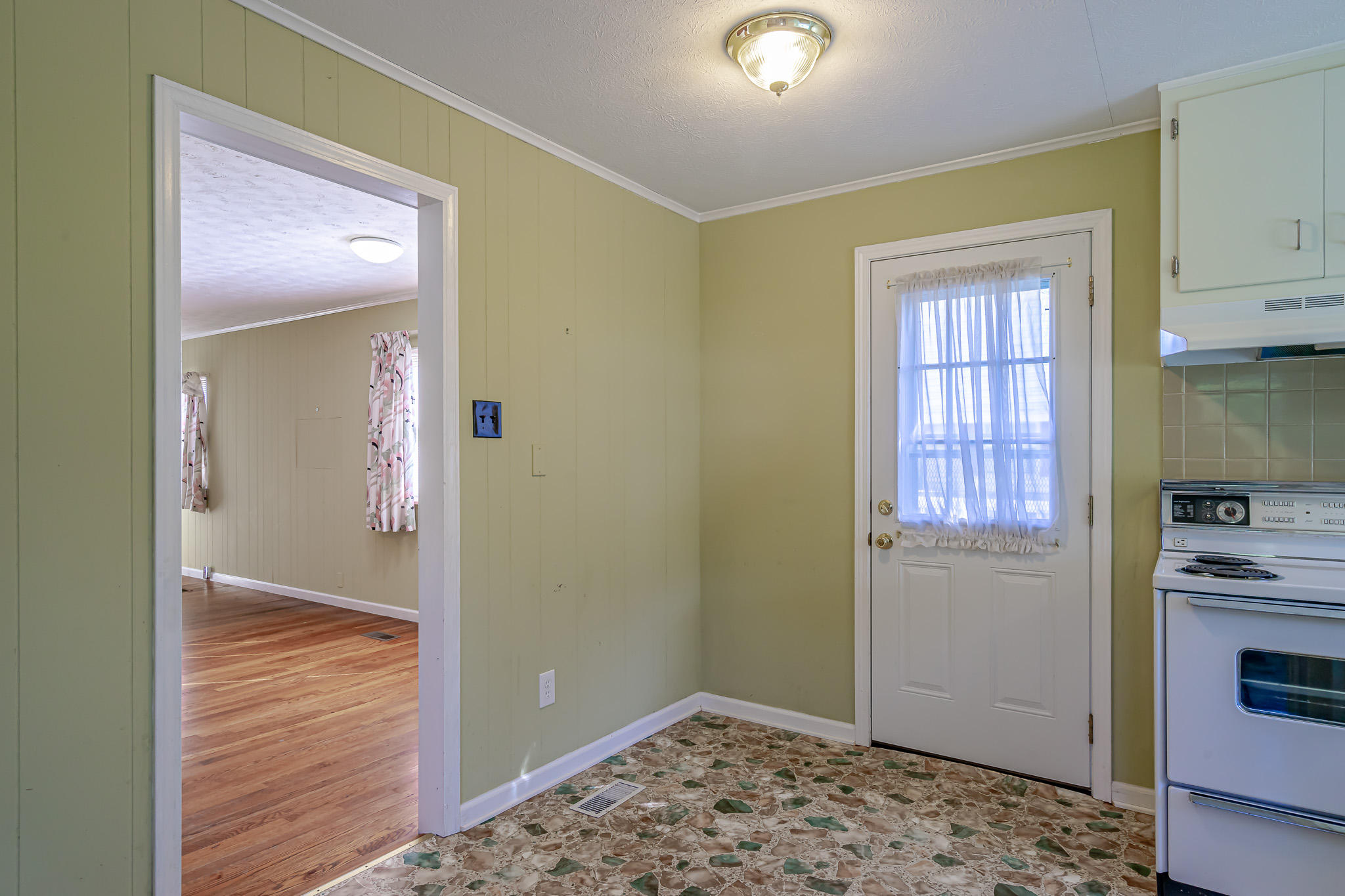 106 Tilden Road Oak Ridge, TN 37830 - Photo 14 of 26 106Tilden-13