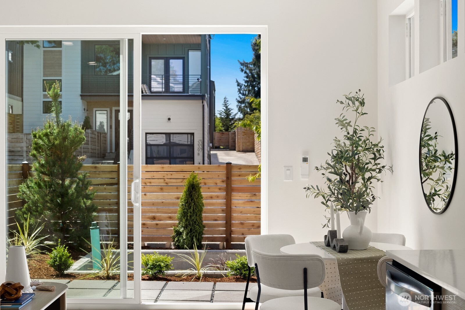 332 Northeast 90th Street Seattle, WA 98115 - Photo 6 of 22