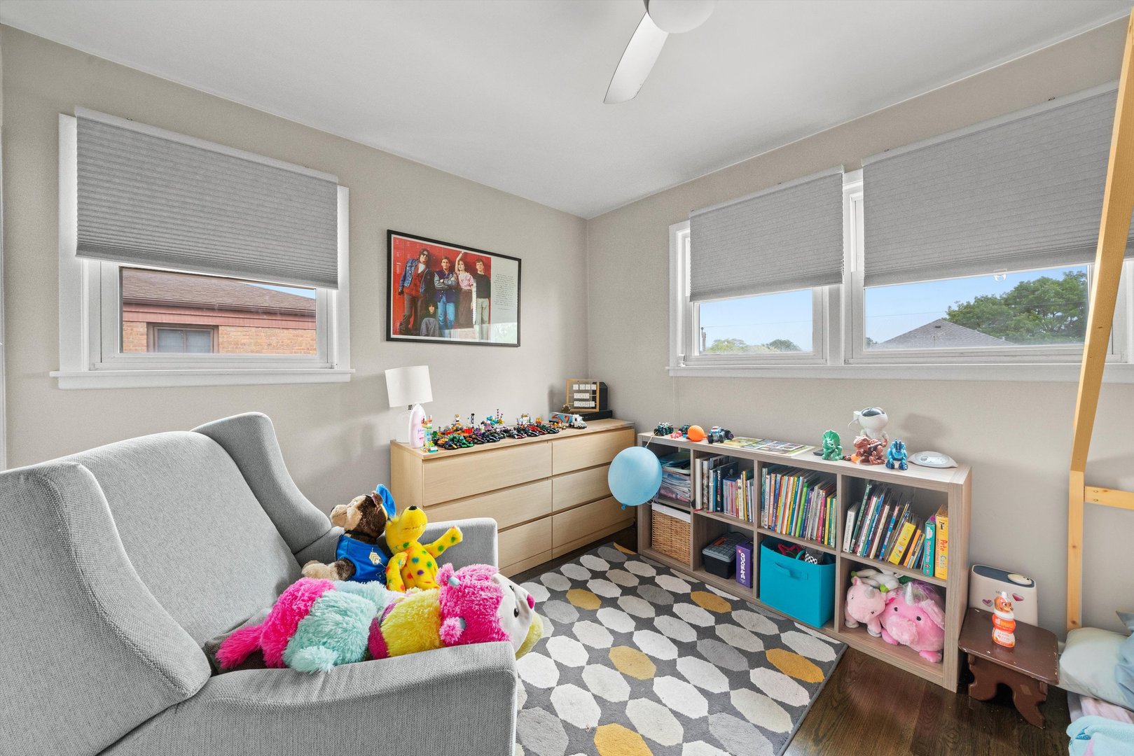 8819 North Wisner Street, Unit 2 Niles, IL 60714 - Photo 14 of 22 a living room with furniture and a baby crib