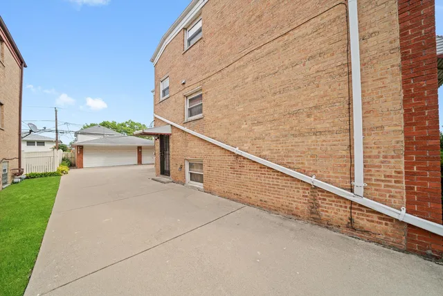 $2,900 | 8819 North Wisner Street, Unit 2, Niles, IL 60714