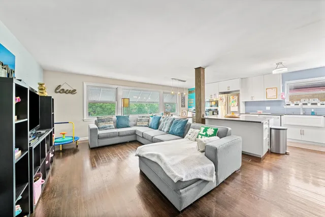 $2,900 | 8819 North Wisner Street, Unit 2, Niles, IL 60714