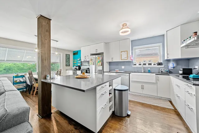 $2,900 | 8819 North Wisner Street, Unit 2, Niles, IL 60714