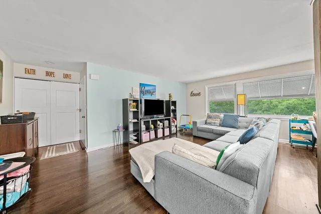 $2,900 | 8819 North Wisner Street, Unit 2, Niles, IL 60714