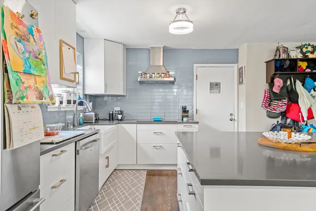 $2,900 | 8819 North Wisner Street, Unit 2, Niles, IL 60714