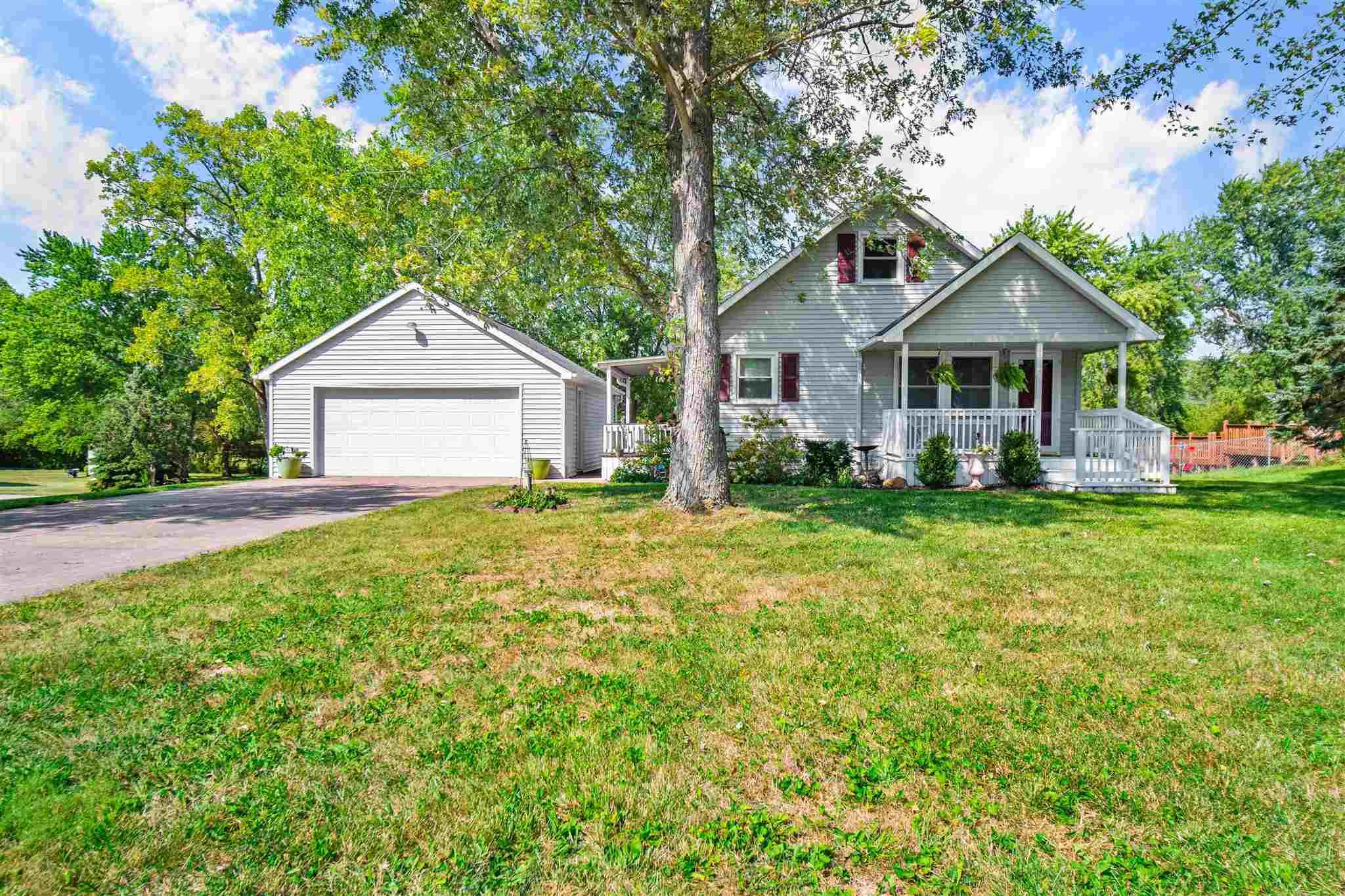 15205 Auburn Road Fort Wayne, IN 46845 - Photo 3 of 34