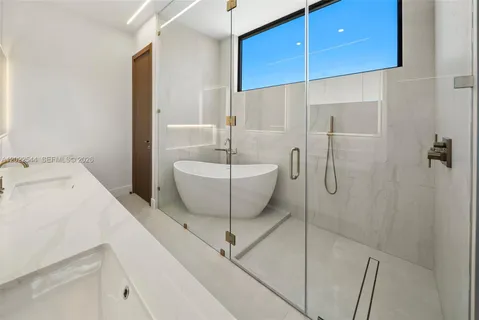 $8,950,000 | 900 Northeast 75th Street, Miami, FL 33138