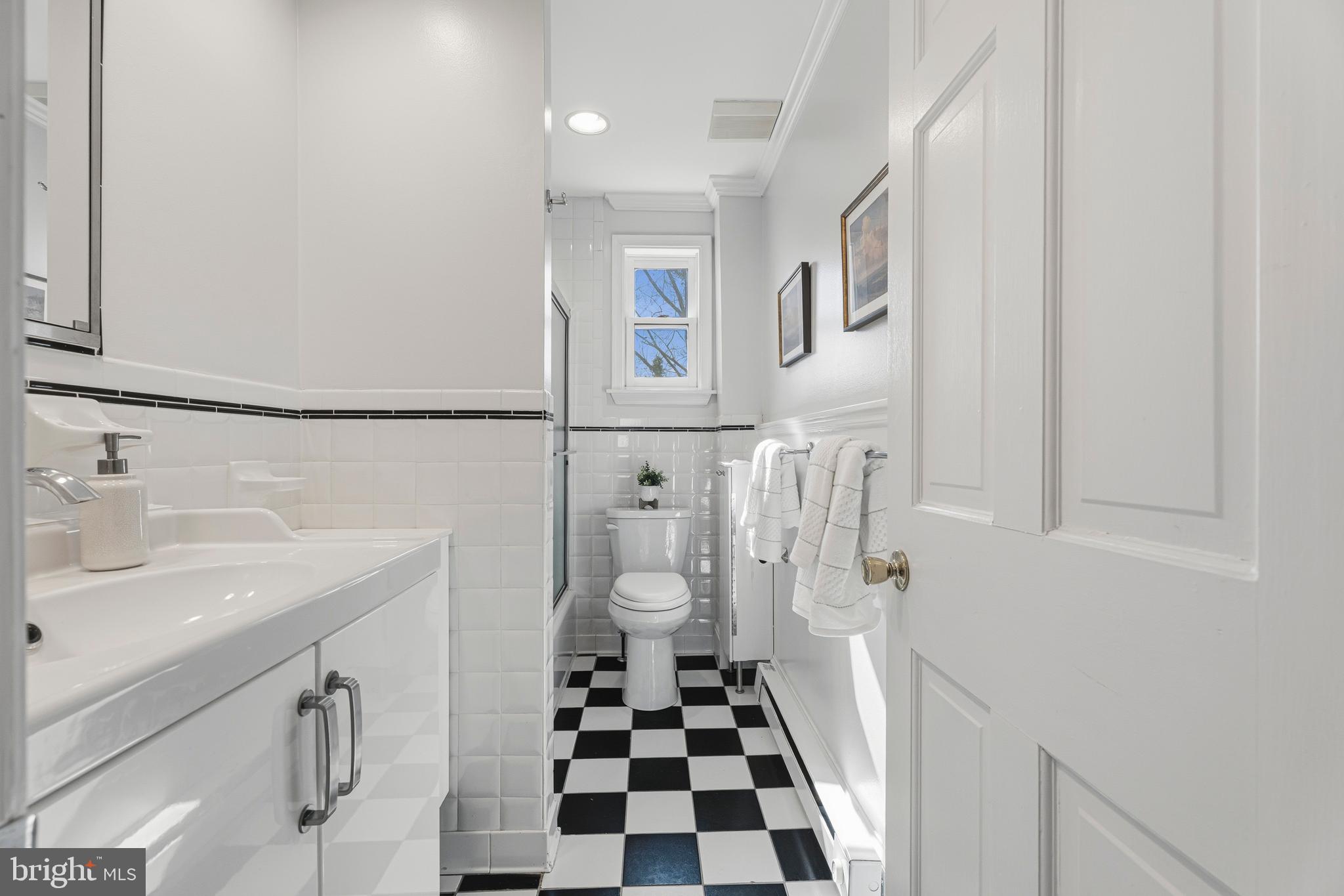 1809 Thornbury Road Baltimore, MD 21209 - Photo 26 of 38 Second Floor Full Bath