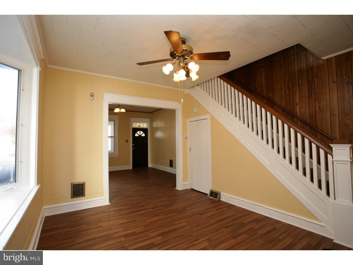 510 Ridgeway Street Gloucester City, NJ 08030 - Photo 6 of 18 Living Room