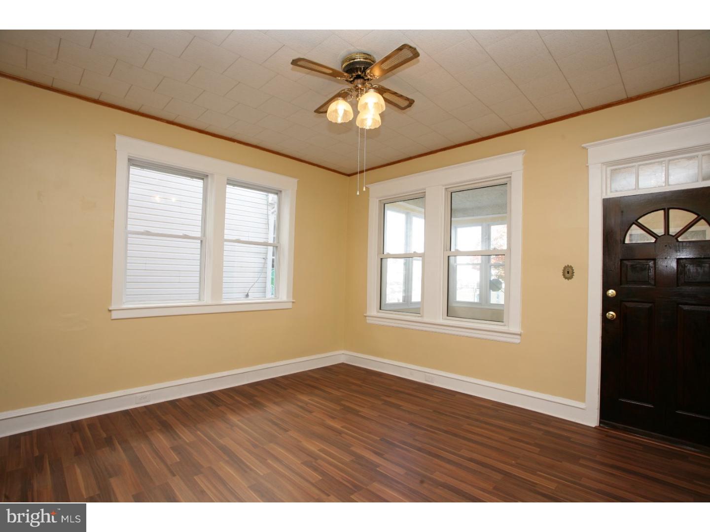 510 Ridgeway Street Gloucester City, NJ 08030 - Photo 7 of 18 Living Room