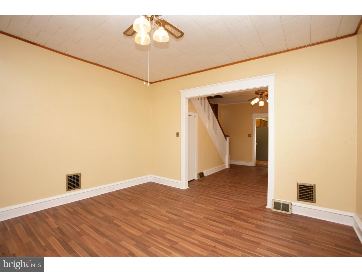 510 Ridgeway Street Gloucester City, NJ 08030 - Photo 9 of 18 Living Room