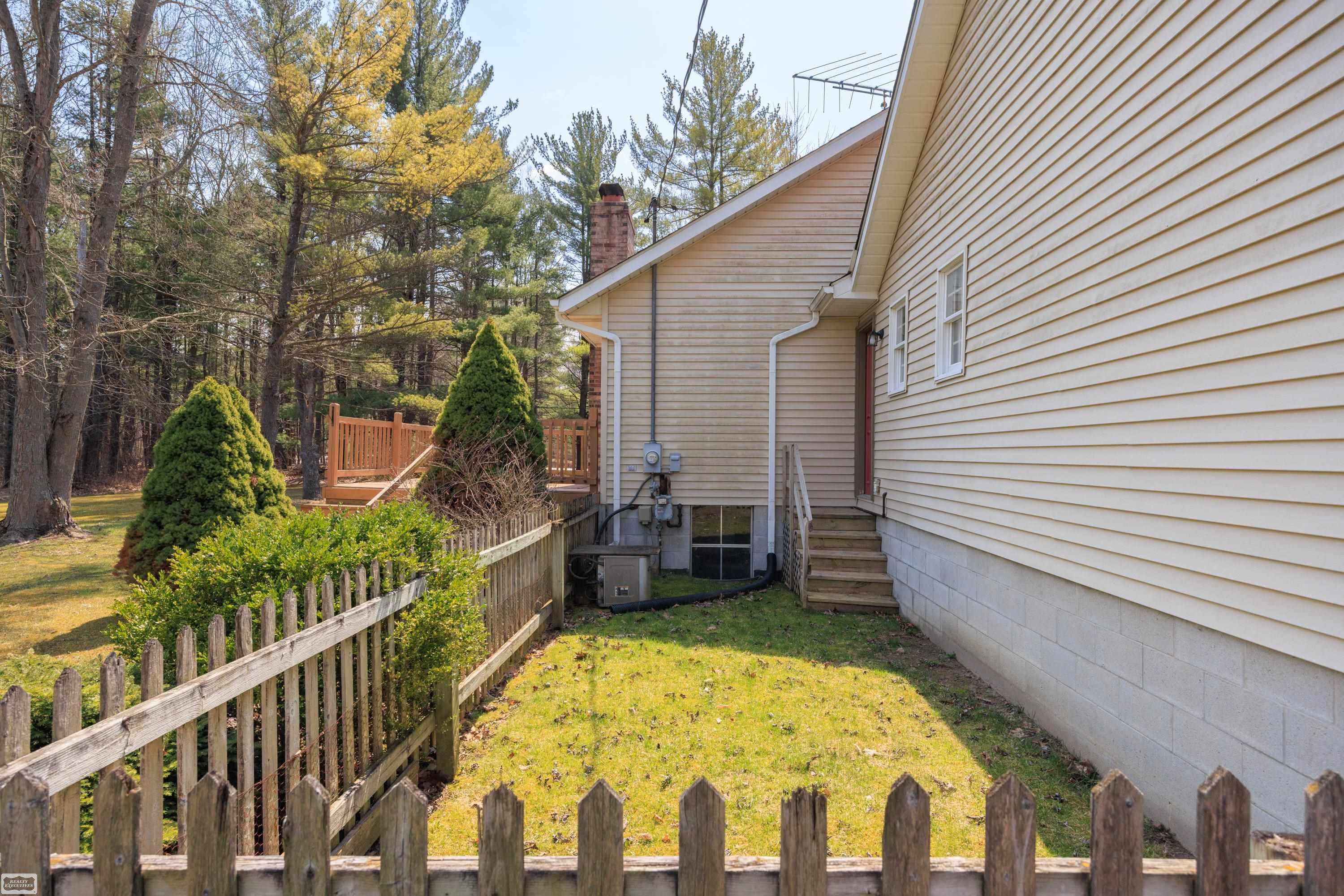 475 South Bartlett Road St. Clair, MI 48079 - Photo 41 of 48 50171690-3787bd48-162c-42a9-8e0f-e14cfec108ae.JPG