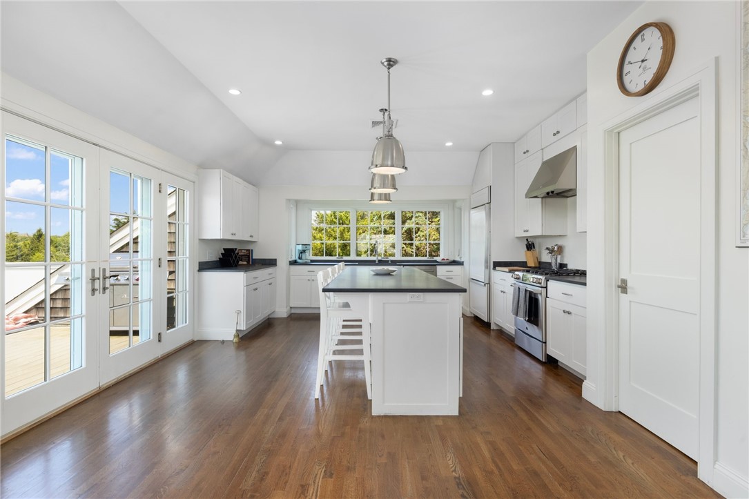 21 Ocean Heights Road Newport, RI 02840 - Photo 8 of 41
