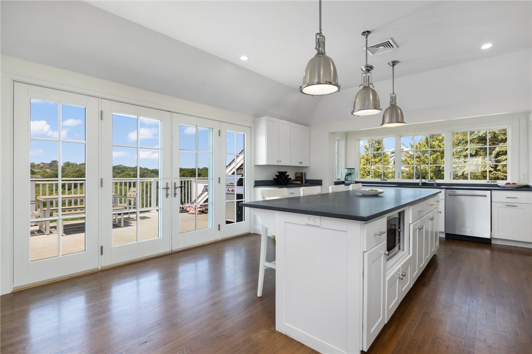 21 Ocean Heights Road Newport, RI 02840 - Photo 9 of 41