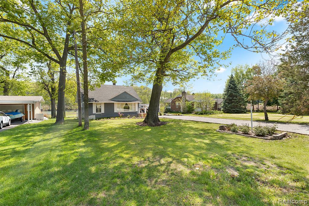 22827 Meridian Road Grosse Ile, MI 48138 - Photo 2 of 44