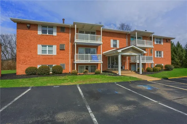 $120,000 | 220 Coraopolis Road, Unit 10, Coraopolis, PA 15108