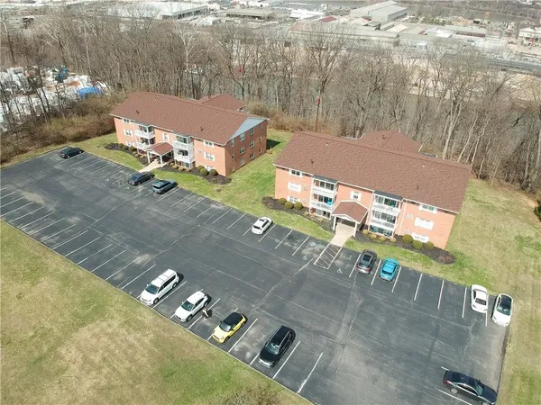 $120,000 | 220 Coraopolis Road, Unit 10, Coraopolis, PA 15108
