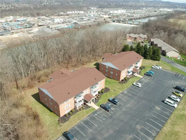 $120,000 | 220 Coraopolis Road, Unit 10, Coraopolis, PA 15108