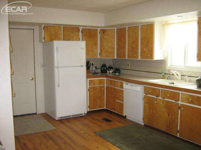 4018 North Belsay Road Flint, MI 48506 - Photo 3 of 17 20459322-2.JPG