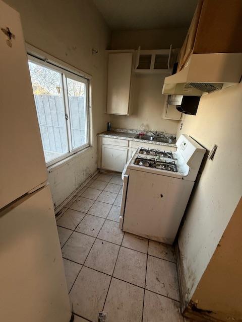 401 Thrasher Avenue Modesto, CA 95354 - Photo 5 of 12 a kitchen with a stove a sink and a refrigerator