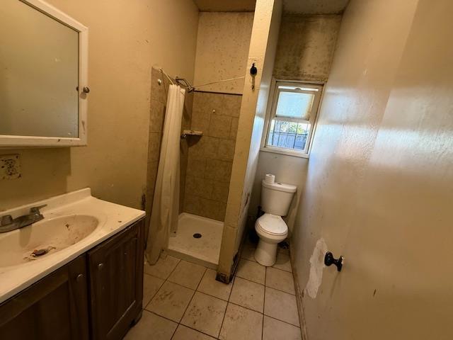 401 Thrasher Avenue Modesto, CA 95354 - Photo 9 of 12 a bathroom with a sink toilet and shower