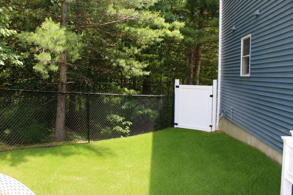 7 Tabor Road Uxbridge, MA 01569 - Photo 5 of 21