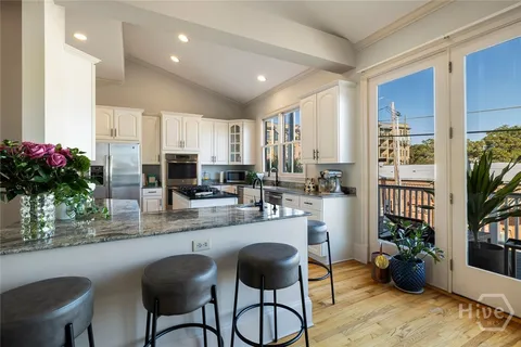 $2,250,000 | 510 East Mc Donough Street, Savannah, GA 31401