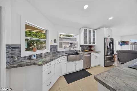 $365,000 | 622 Southeast 10th Avenue, Cape Coral, FL 33990