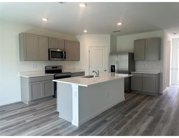 $2,800 | 10588 Farm Hl Avenue, Land O Lakes, FL 34638