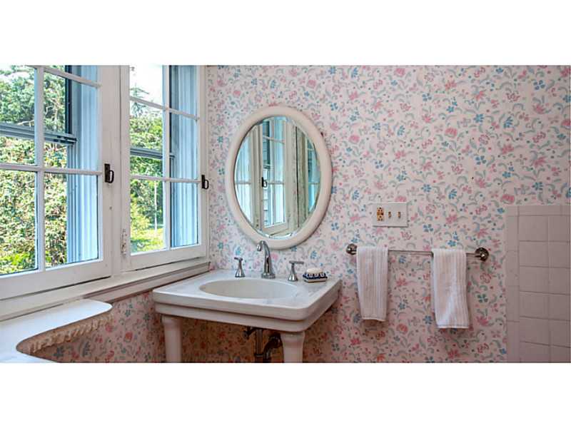 460 Ocean Road Narragansett, RI 02882 - Photo 16 of 23 Bathroom.
