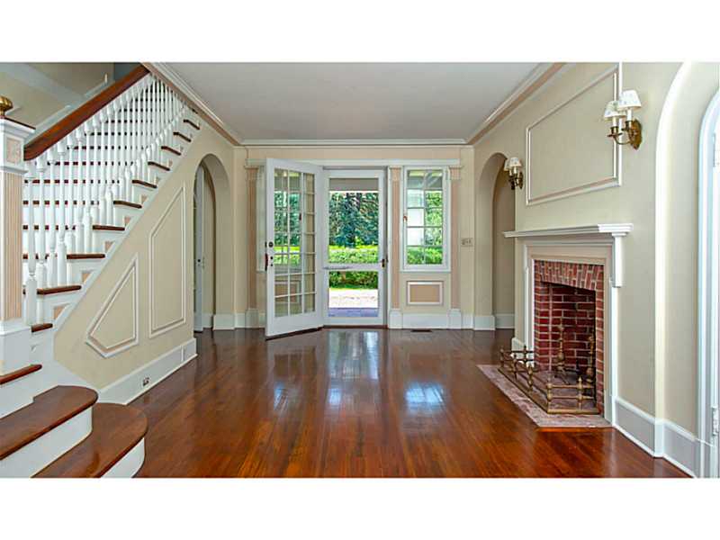 460 Ocean Road Narragansett, RI 02882 - Photo 6 of 23 Entry.