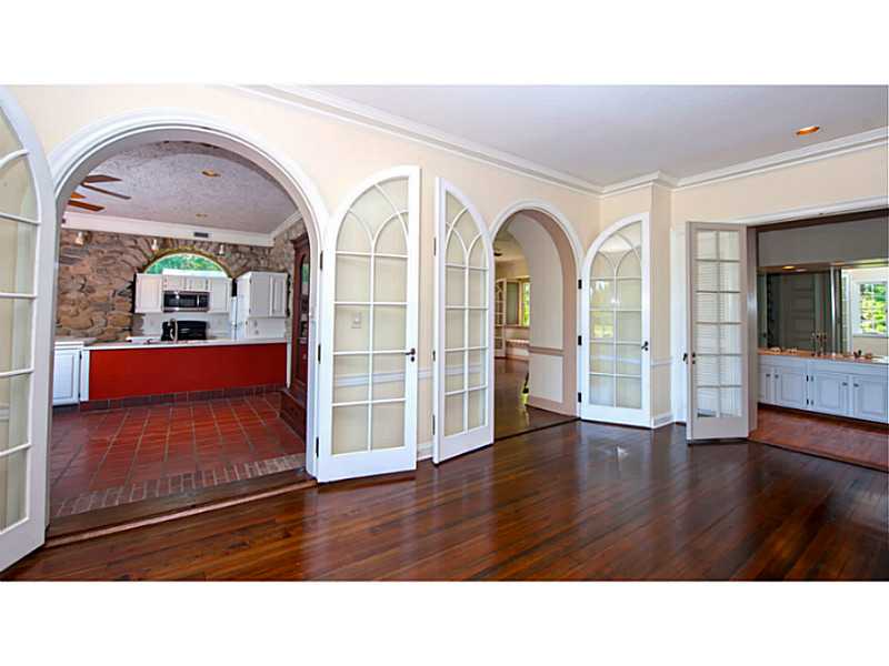 460 Ocean Road Narragansett, RI 02882 - Photo 9 of 23 Living Room.