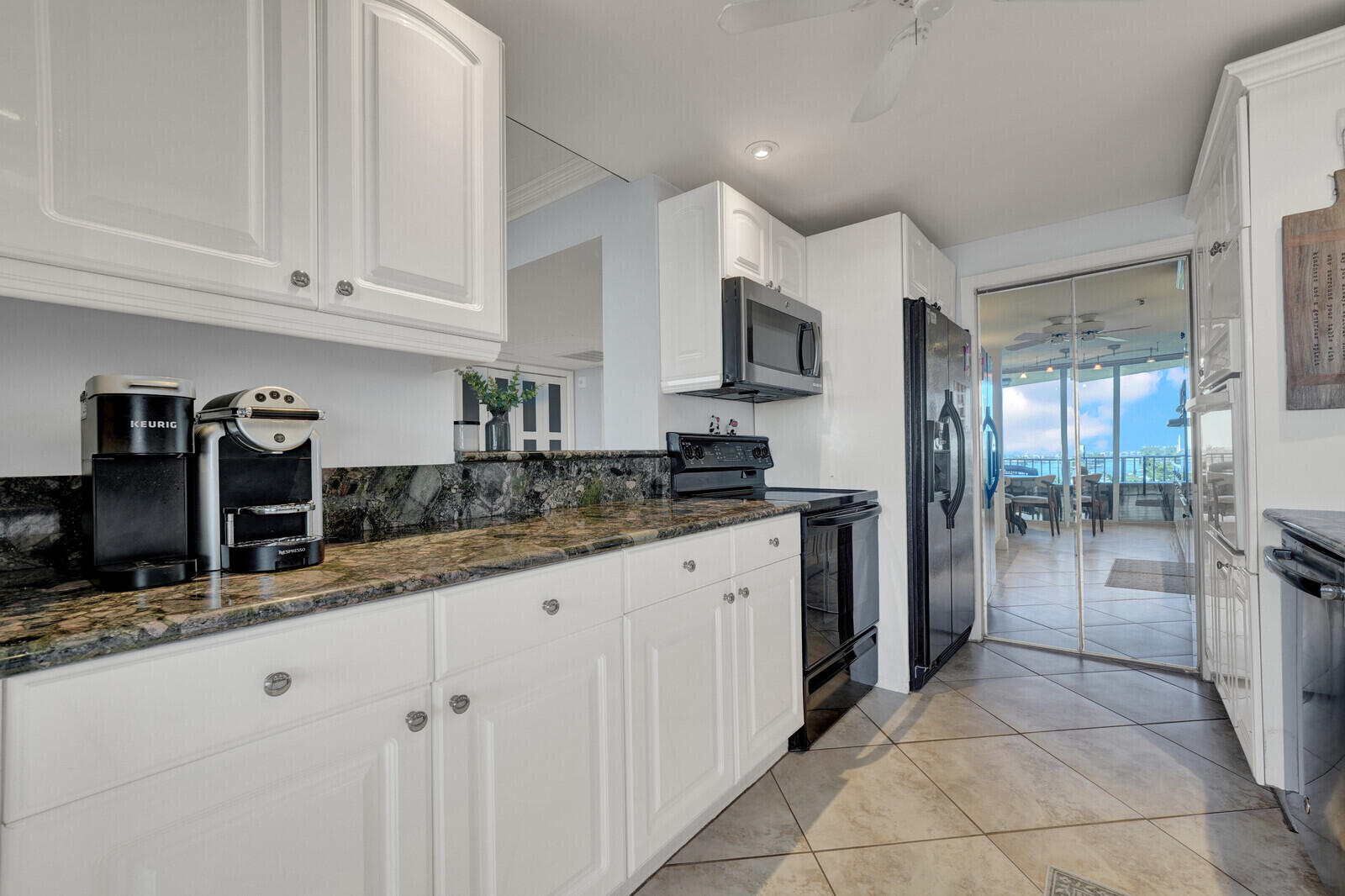 859 Jeffery Street, Unit 7050 Boca Raton, FL 33487 - Photo 13 of 37 Kitchen