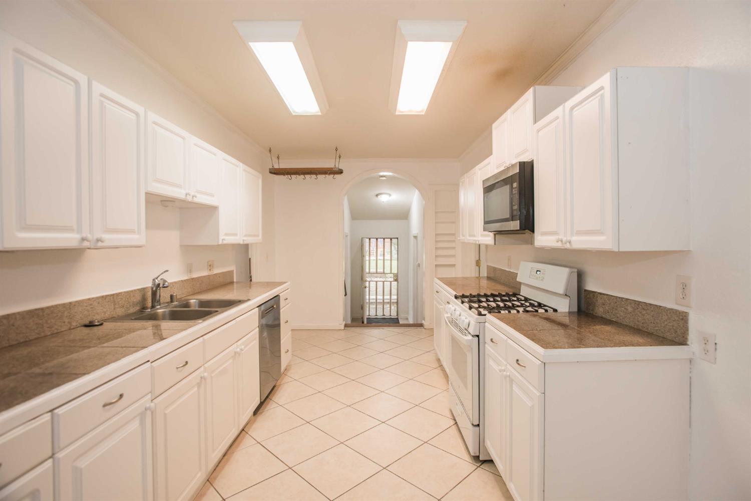 9695 Kent Street Elk Grove, CA 95624 - Photo 17 of 74