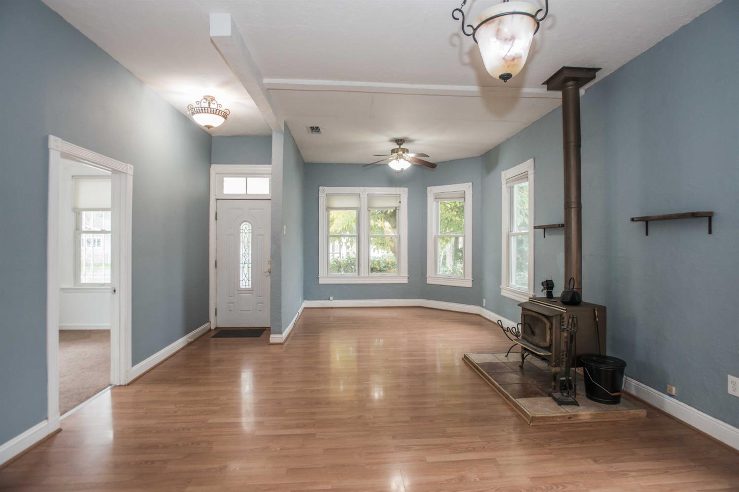 9695 Kent Street Elk Grove, CA 95624 - Photo 6 of 74