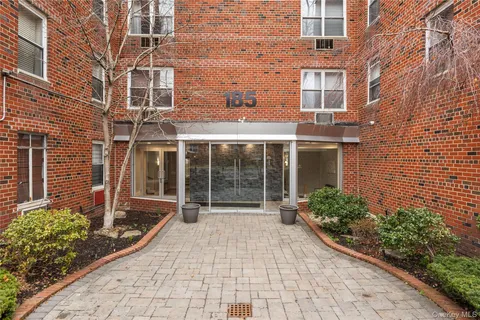 $288,000 | 185 South Middle Neck Road, Unit 1P, Great Neck, NY 11021