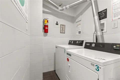 $288,000 | 185 South Middle Neck Road, Unit 1P, Great Neck, NY 11021