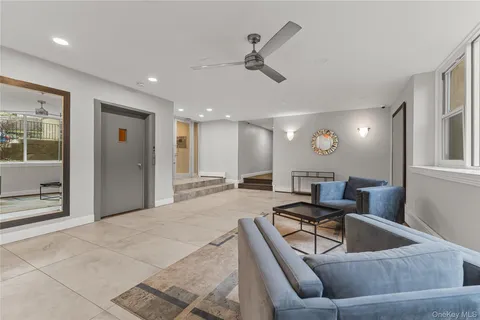 $288,000 | 185 South Middle Neck Road, Unit 1P, Great Neck, NY 11021