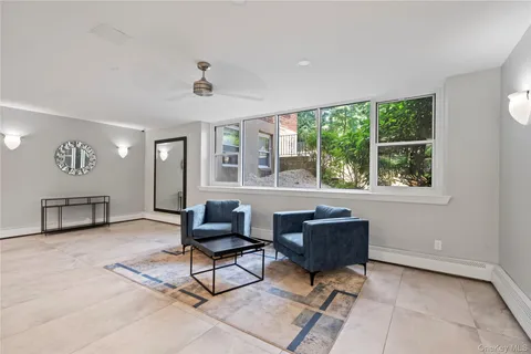 $288,000 | 185 South Middle Neck Road, Unit 1P, Great Neck, NY 11021