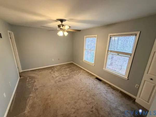 a view of empty room with window